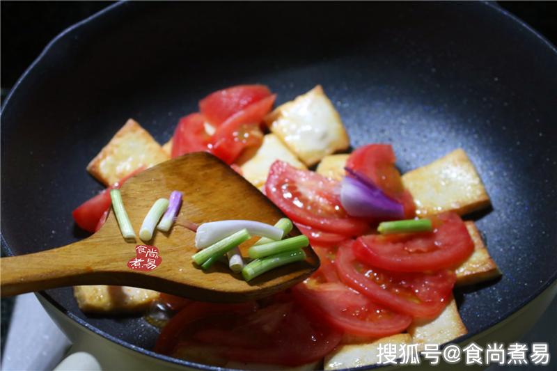 西红柿炒鸡蛋怎么煮才好吃教程 40b407c11ab4441fb5f6bf88a5b52d2c.jpeg
