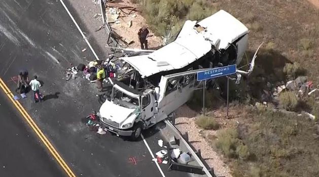 悲痛:载中国游客的巴士在美国遭惨烈车祸,致4死26人伤