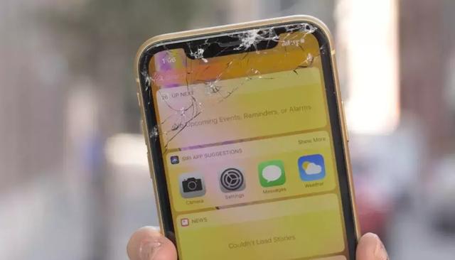 挺过4种高度8次摔机,iphone 11玻璃屏幕强度有了显著升级.