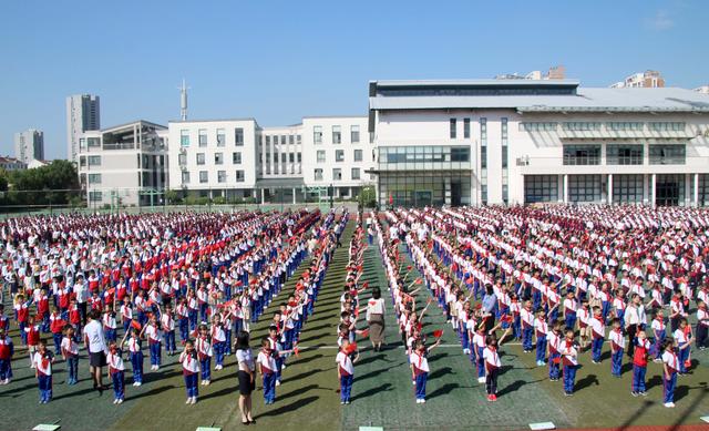 原创向国旗敬礼为祖国喝彩苏州枫桥中心小学庆祝新中国成立七十周年