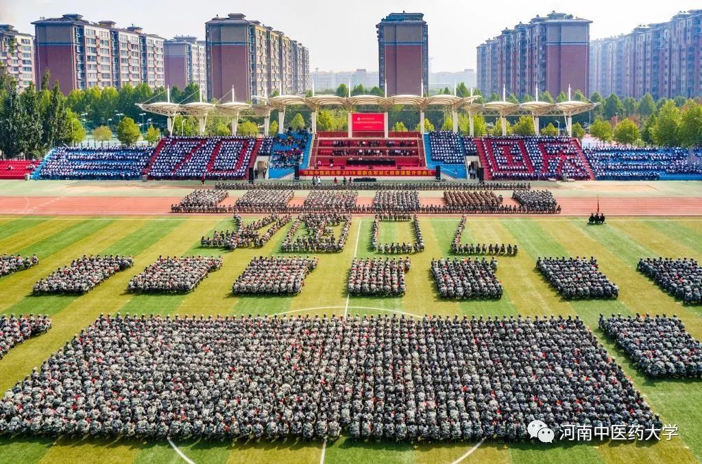 校党委书记别荣海为2019级新生讲授"开学第一课"