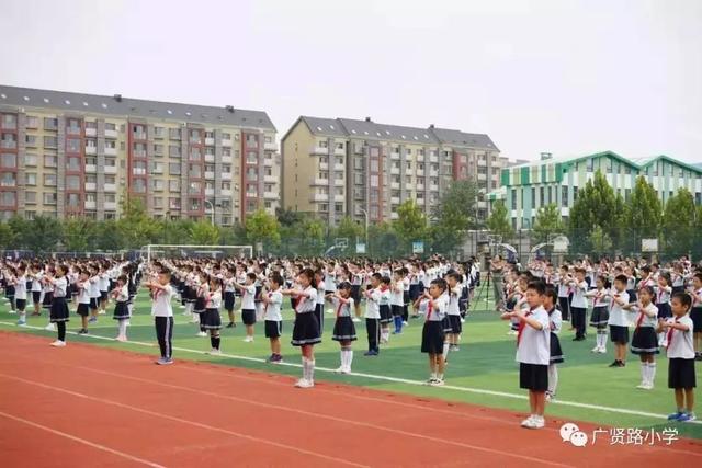 基层队讯武清区下朱庄街广贤路小学少先队大队组织开展中华武术谁与