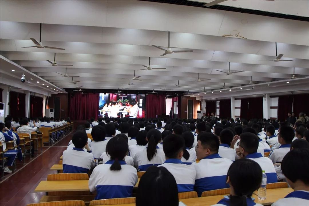 【专访十三中】山东省济南市长清一中近七百人学生团在衡水十三中的