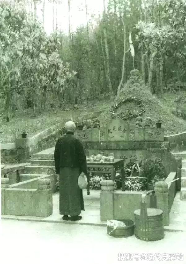 原创蒋介石母亲坟墓有两口造型独特的水井竟包含着如此多的深意