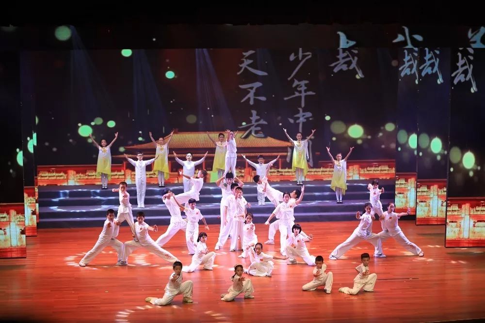 现场演出《少年中国说》仿佛置身其中无一不让现场观众孩子们生动传神