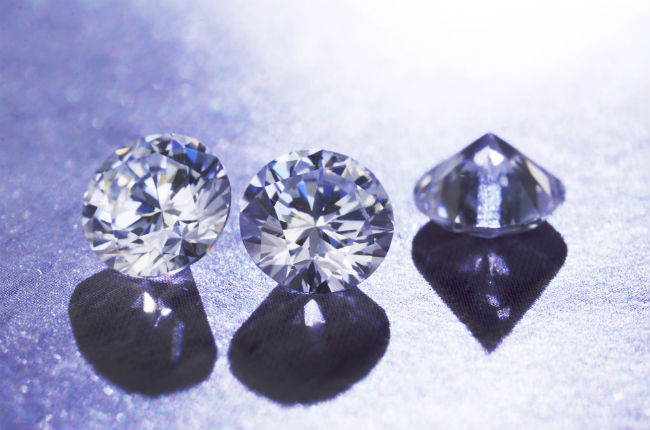  钻石切工面共有多少个面（钻石标准圆形切工有多少个切面） 