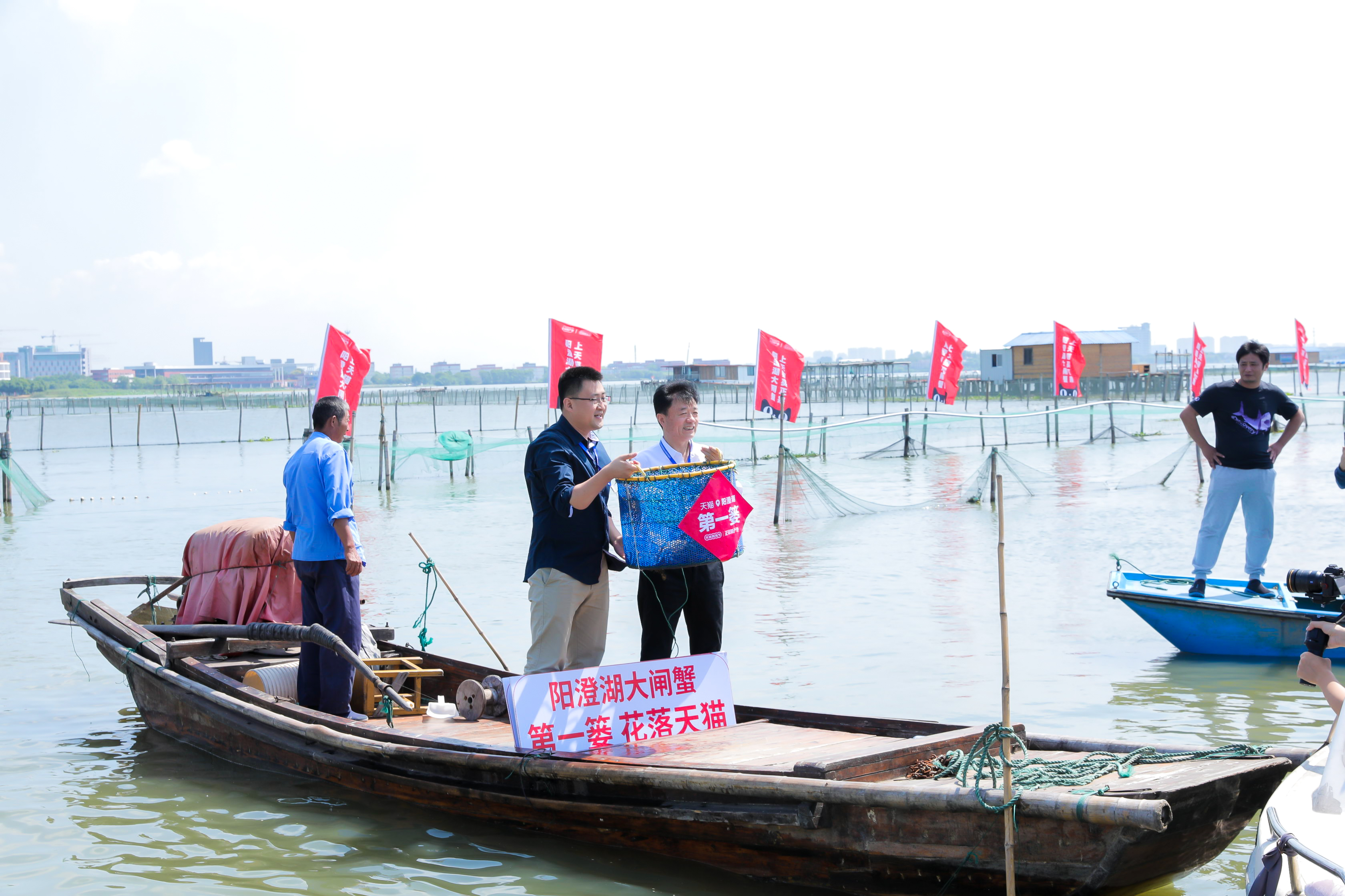 阳澄湖大闸蟹开捕啦,江浙沪6小时到货!