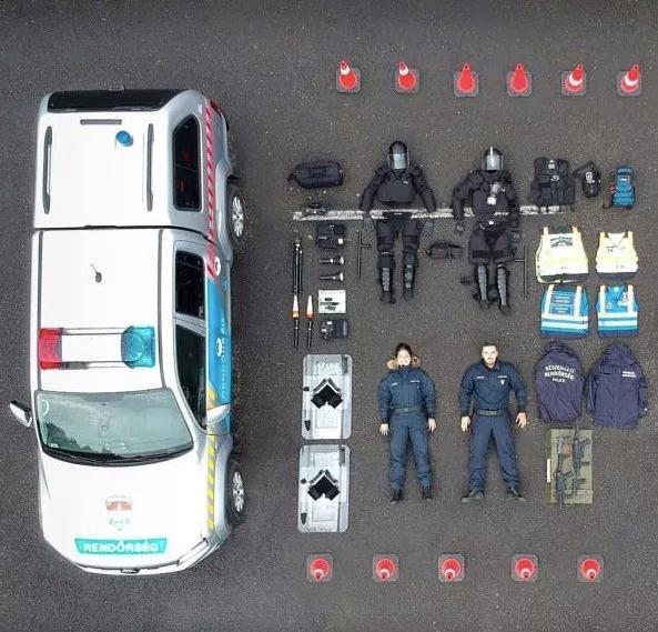 摆放治愈强迫症 多国警察接力 开箱挑战 变身迷你玩具模型 the