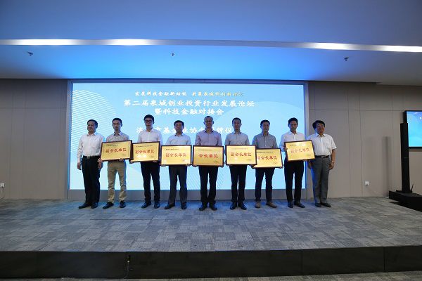 2018年济南经济总量跃居全省_解放区济南经济发展(2)