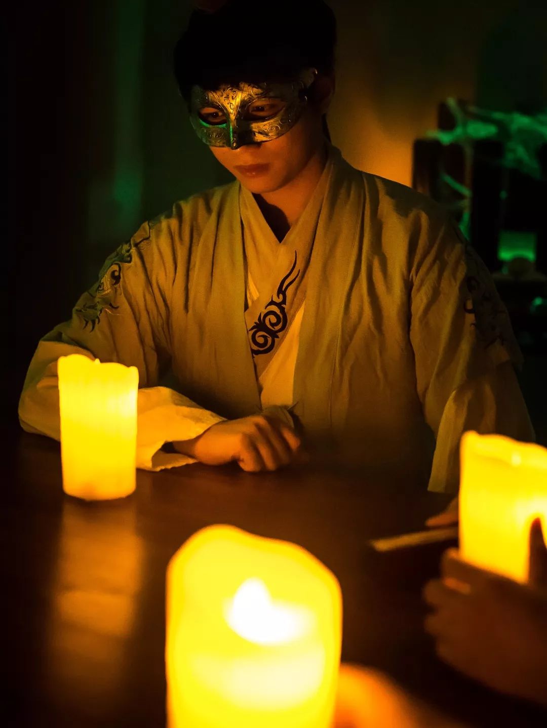 免费玩!《明星大侦探》同款游戏,案发现场实景