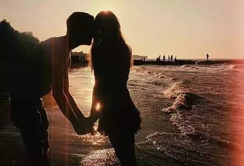 什么样的爱情才配的上幸福 c4fbe8e2b5914931b0e11e7d9614af26.jpeg