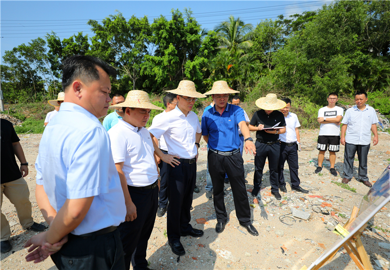 陵水县委书记符鸣县长李锋实地调研集中开工项目建设