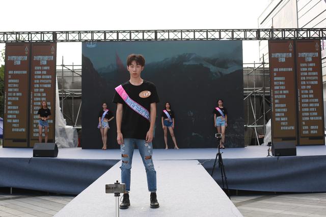 模特大赛视频哪里能找到 061b86cb0ed64ccbaec635ef79096bb2.jpeg