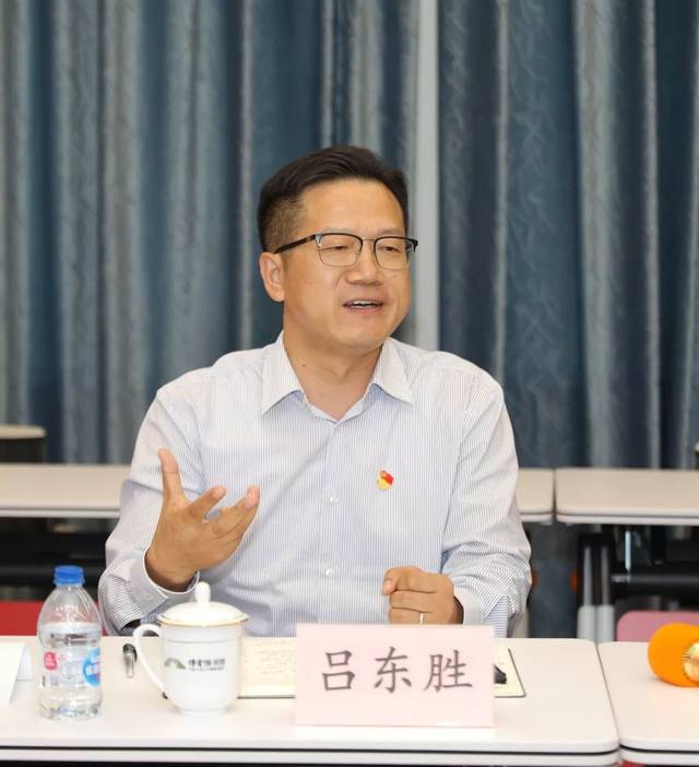 主题教育重读红色家书感受初心力量周浦镇党委中心组开