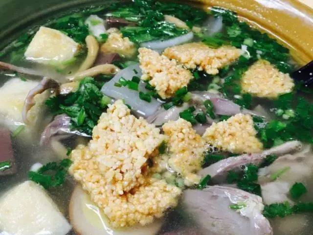 鸭血粉丝汤配什么饼 1094ae82eb824f0b96838cb6ea5747e6.jpeg