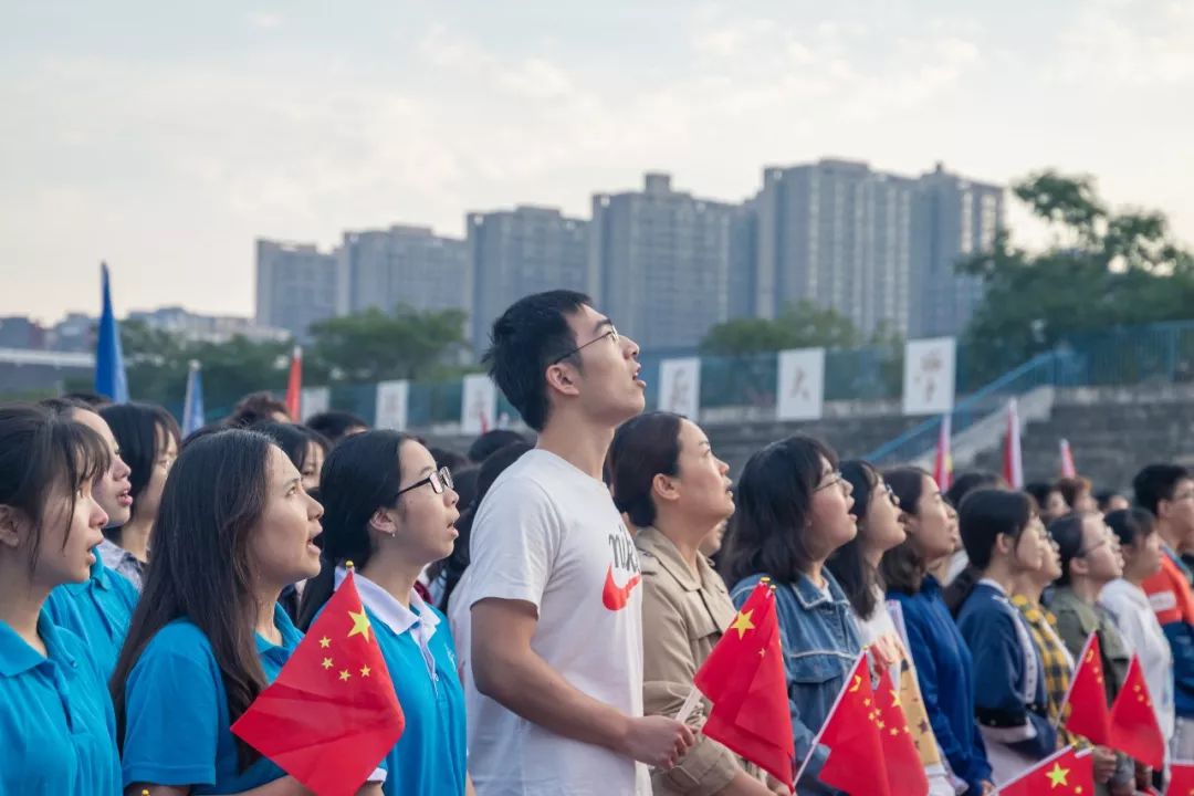 同升国旗 共唱国歌 | 接力奋斗的青春师大人,这样告白