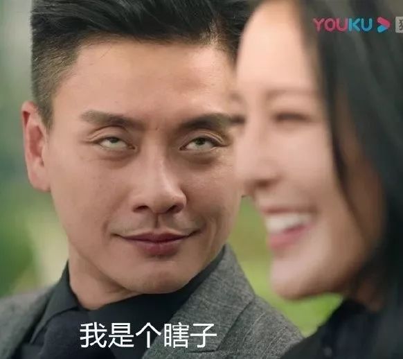 结婚证上眼睛还没老婆卧蚕大,这修图师不该扣