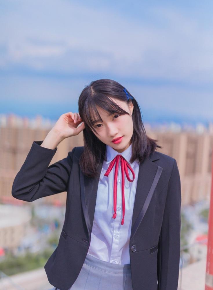 校服套装小姐姐,年轻又有活力