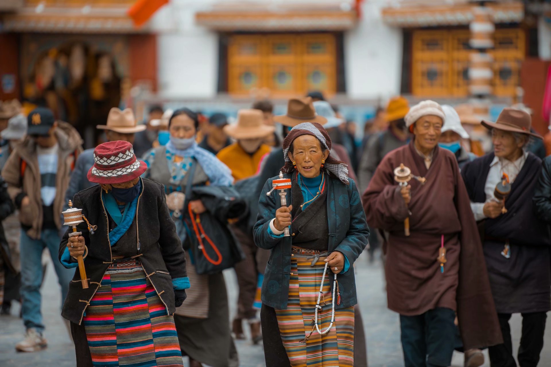 国庆黄金周去哪儿旅游？朝圣去西藏，从此不再朝思暮想