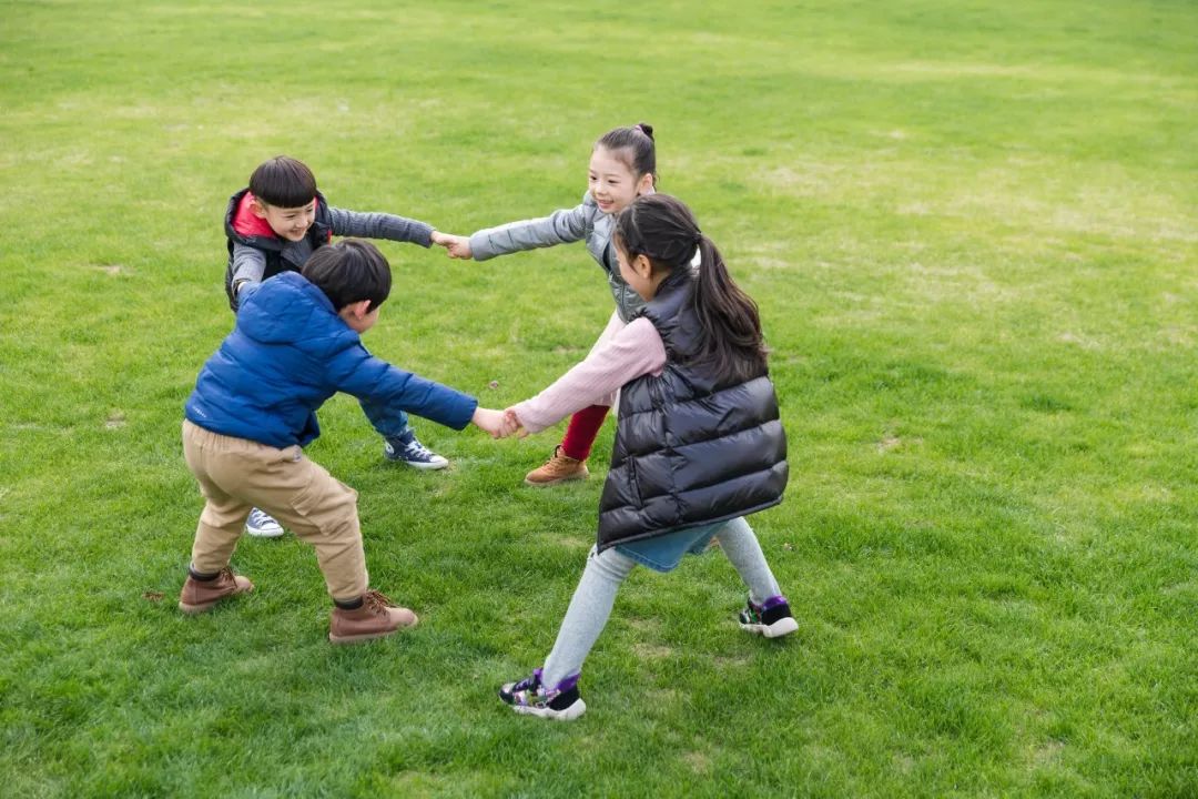 崩溃厦门10岁女孩玩游戏半个月充值三万五8岁男孩两天花掉家里房租钱