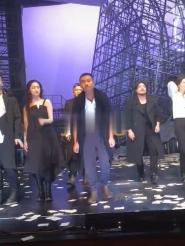 35岁近照话剧曝光,出演后红光满面,穿越火线和电视剧离婚文章电视剧演的不真实图片