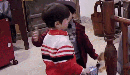 霍思燕儿子嗯哼在学校被同学欺负,如何帮孩子正确处理