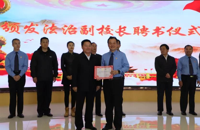 呼伦贝尔市教育局副局长王晓龙,牙克石市委常委政法委书记迟君德