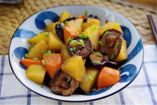 土豆烧香菇