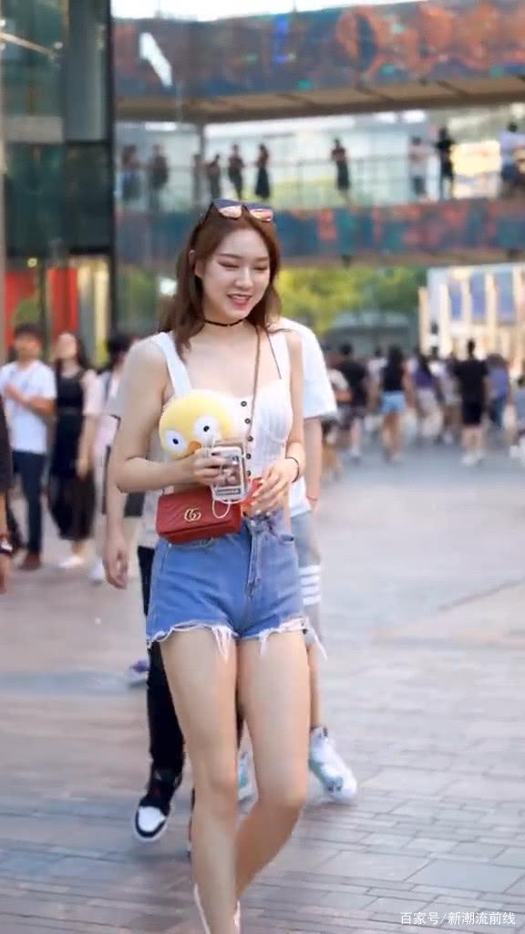 街拍:这种别墅靓丽的美女,在别墅里又见到了v别墅强电青春图片