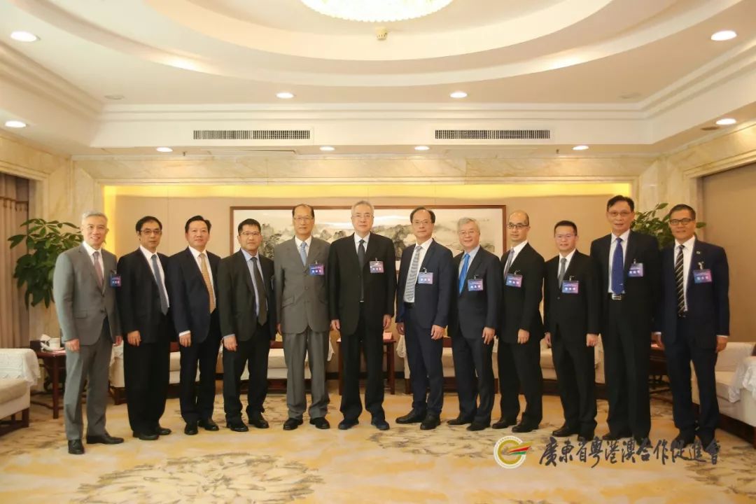会议主要领导合影