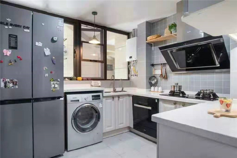 洗衣机嵌入式放入厨房给卫生间腾出几平米空间看着卫生间大了好多