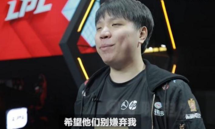 uzi最近世界赛表现 6ff2c3a690d2457c8cbeccd39ce38685.jpeg