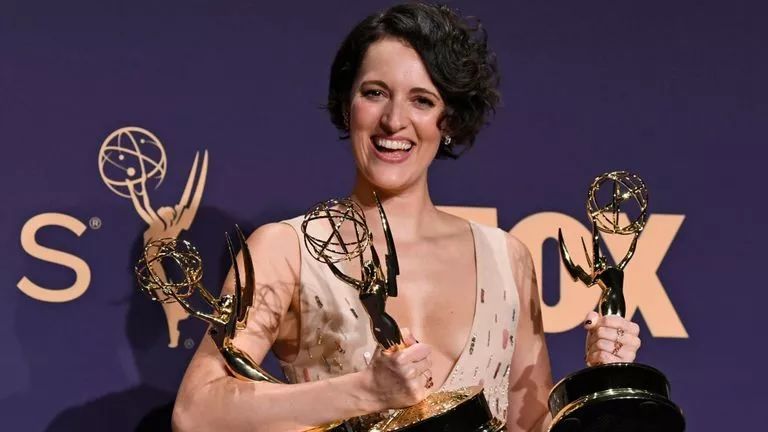 艾美奖赢家《伦敦生活》里的神级尴尬家庭聚餐