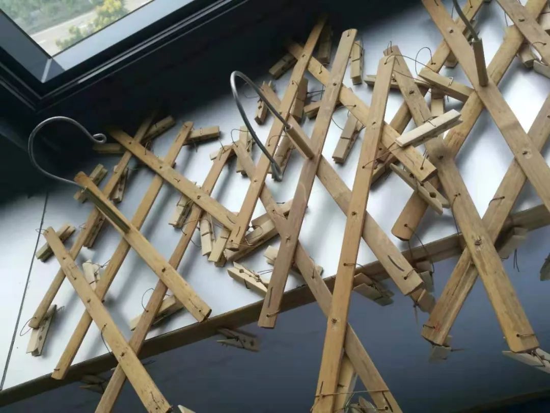 宁波70岁大爷花一个月时间用心赶制手工礼物