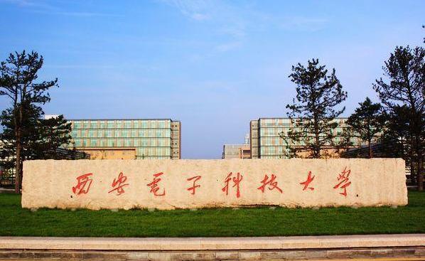 学校偷偷给学生打钱,大学里竟然有每天只花8元吃饭的孩子,心痛