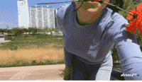 爆笑gif:大姐,你离他远一点就行了,干嘛喷他呢