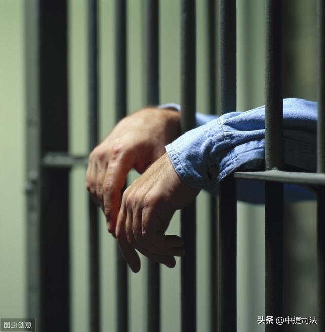 实际上,欠债坐牢,是欠债人违反刑法需承担的法律责任,这个责任与债务