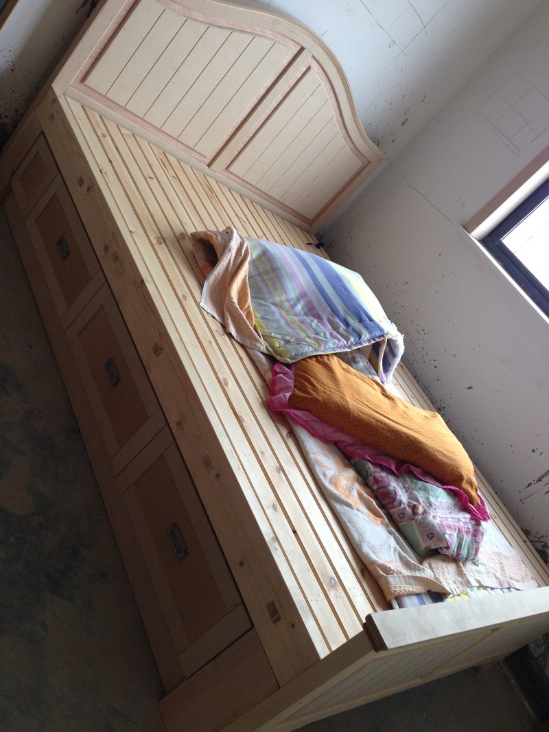 木工师傅手工做的床和榻榻米看了真赞