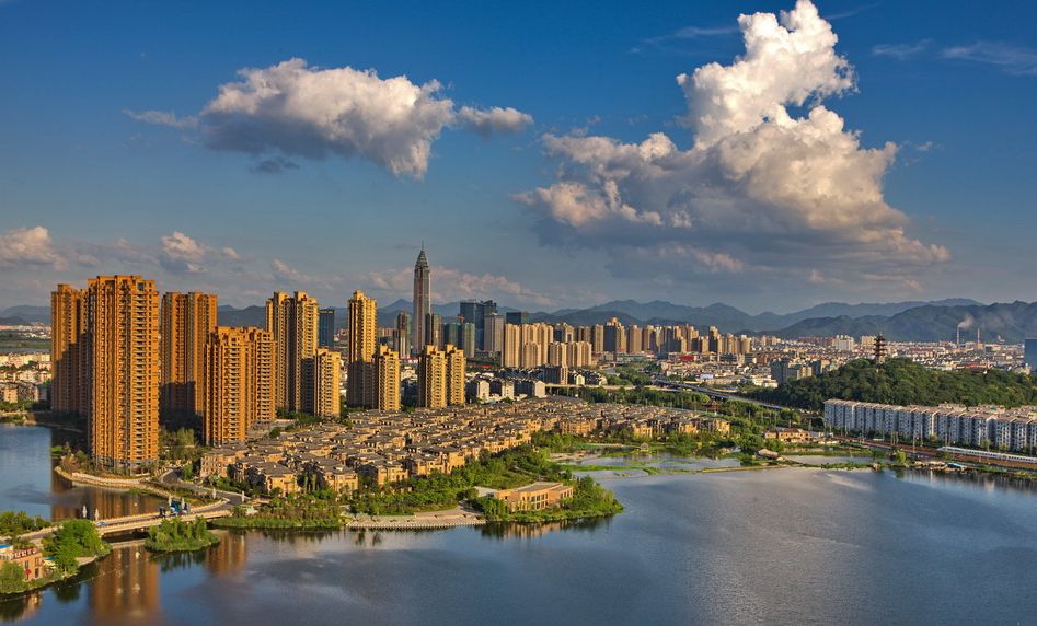 苦等30年!这家上天入地的千亿房企,终于亮相