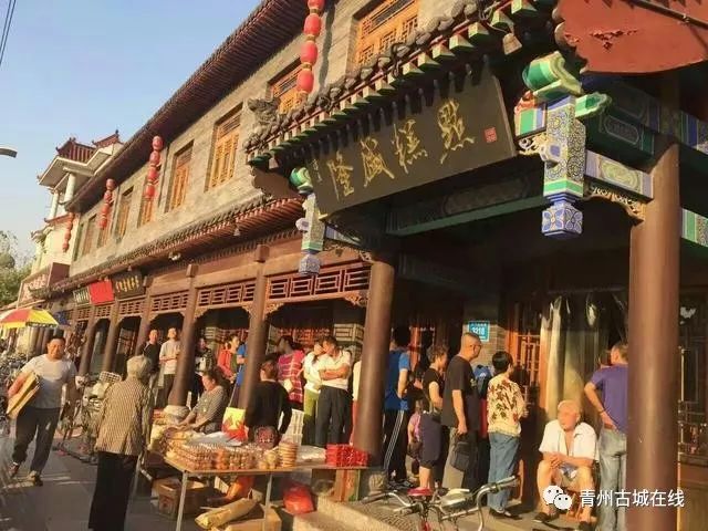 琳琅满目的美食小吃 青州古城之美,在于它服务的高标准,高