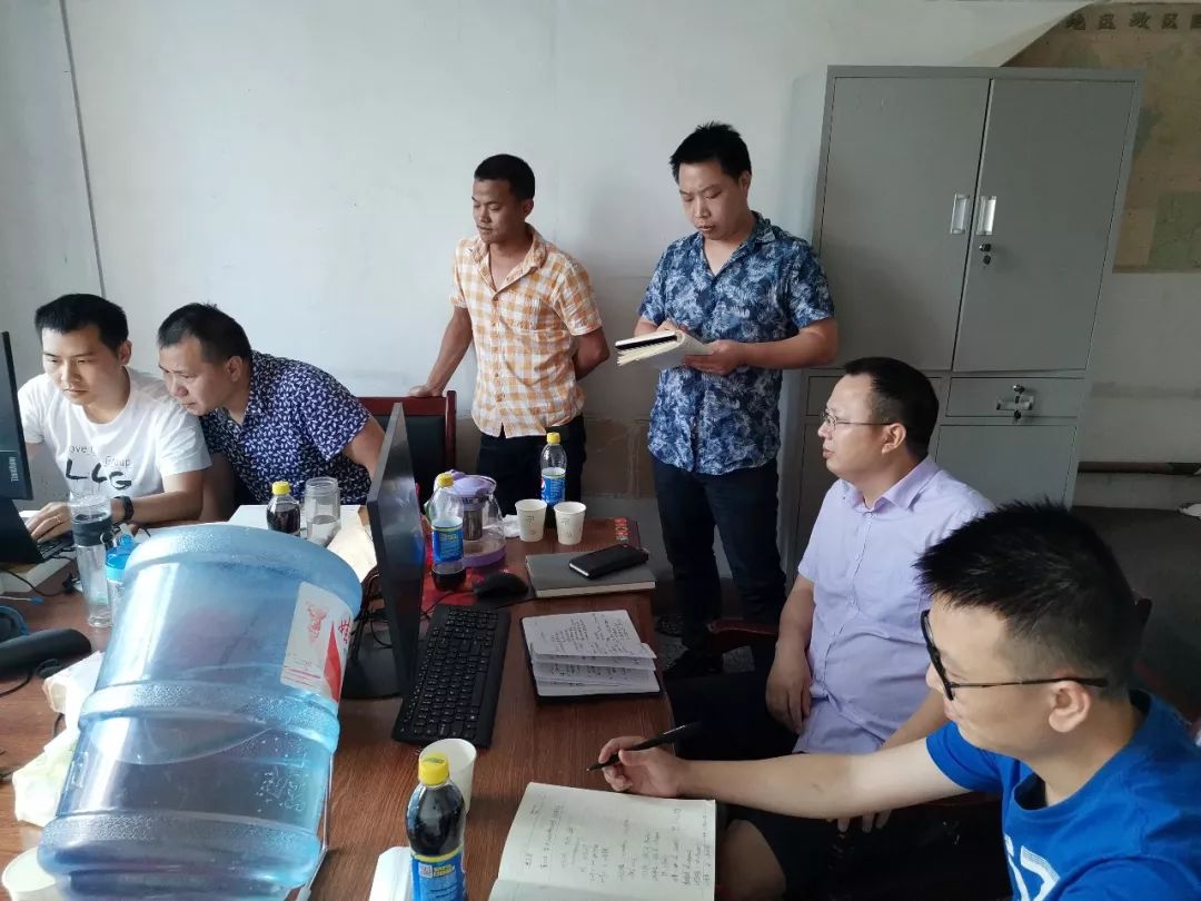 新化县公安局成立追逃专班,由副县长,公安局长欧阳灼亮指挥,局党委副