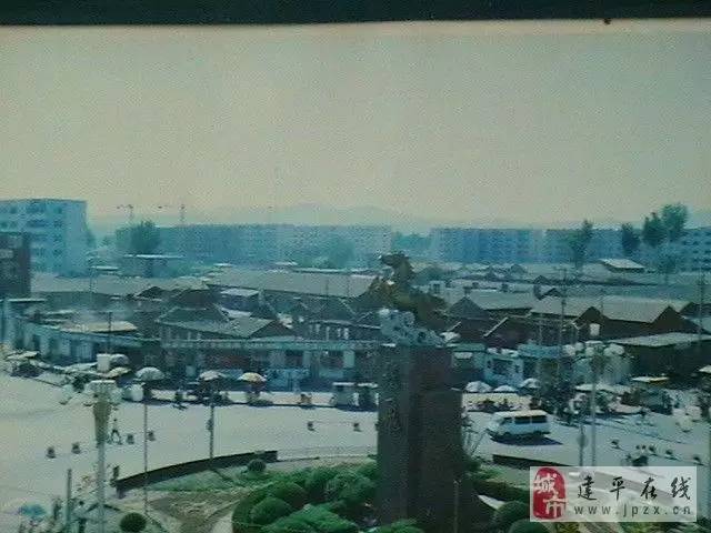 老照片叶柏寿火车站候车厅 老照片站台出入站口现在看这个雕塑也有较