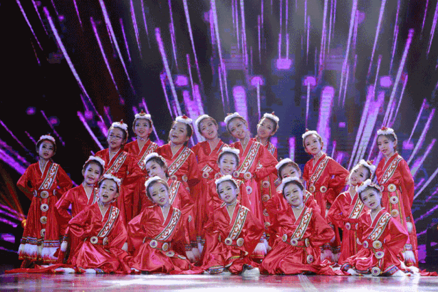 活泼可爱的孩子,生动有趣的舞姿/ 这就上精彩的节目视频,一起来围观