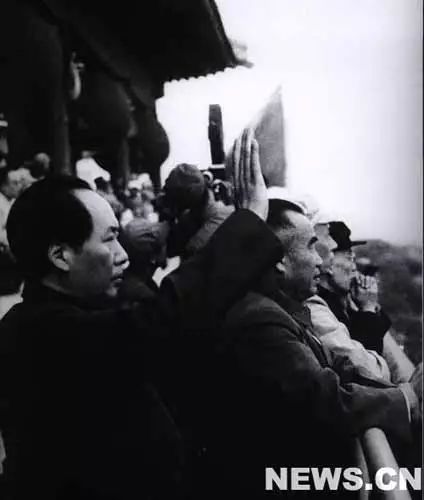 开国阅兵与九三阅兵对比视频,迅速冲上热搜!网