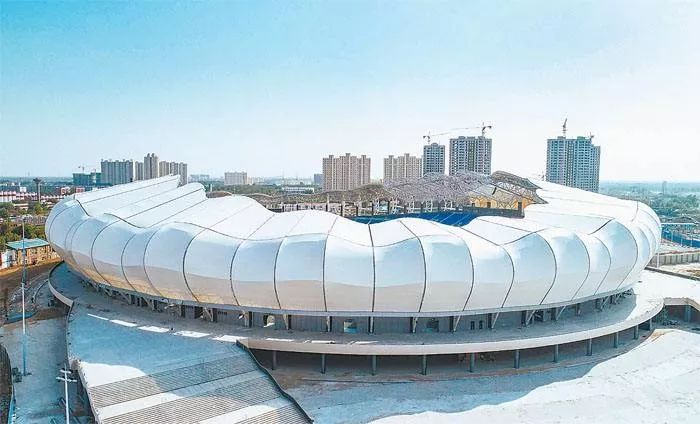 衡水奥体中心是衡水市首座大型综合性多功能体育场馆类设施,由"一场