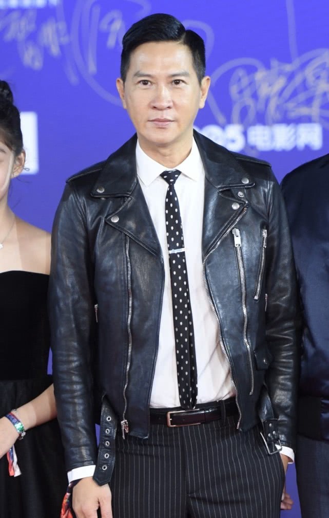 近日张家辉与杨紫合作的新电影《沉默的证人》也正在热映,喜欢的朋友