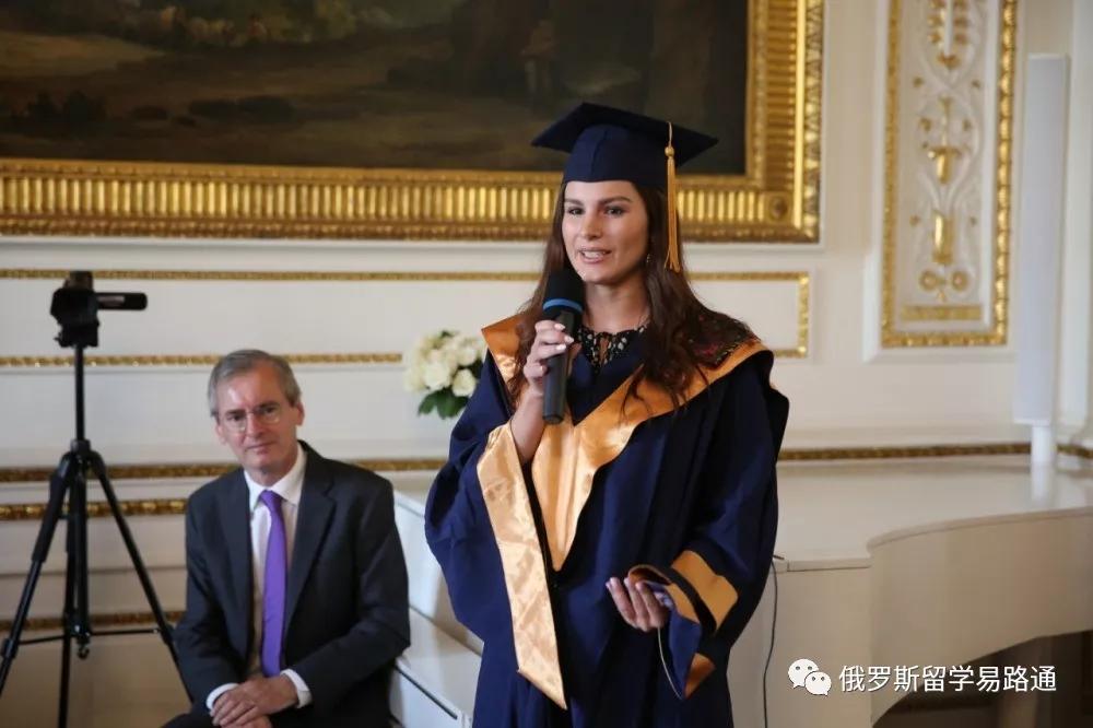 俄罗斯国立高等经济研究大学毕业生在英国大使官邸授予学位