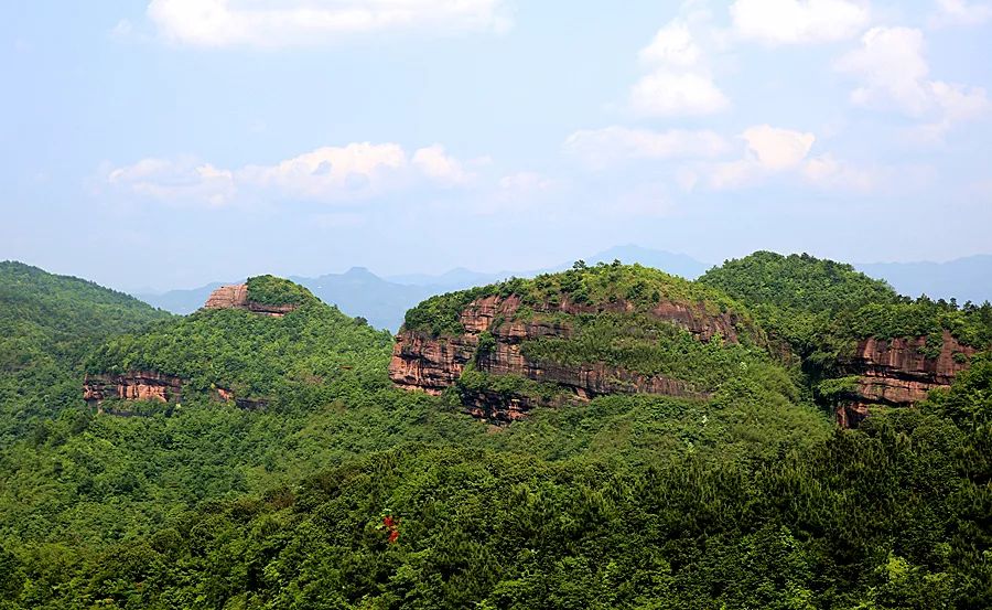 碕石古村浆水石虎山近年来,县委,县政府大力实施旅游强县战略,不断