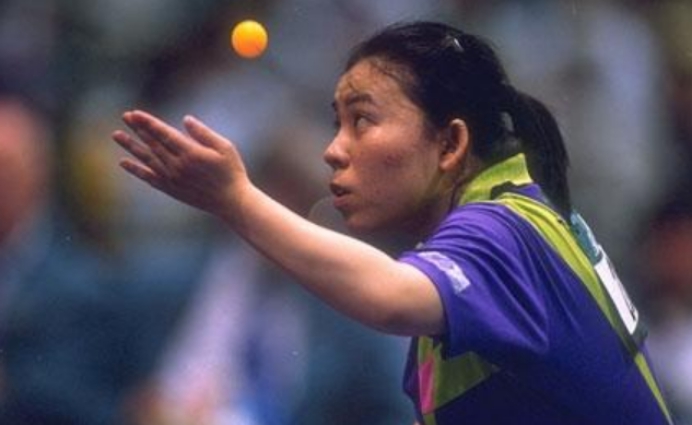 曾经“乒乓球王者”邓亚萍，30年过去了，如今过得怎样？