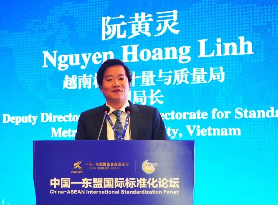 gdp和贫困标准关系_贫困山区的孩子图片(2)